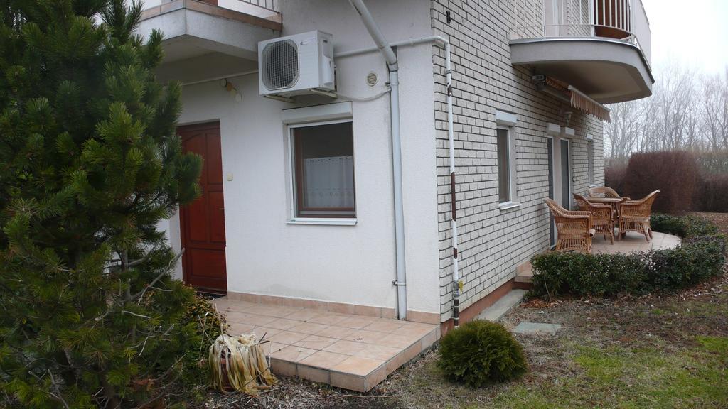 Nyáridő Apartman Apartamento Alsóörs Exterior foto